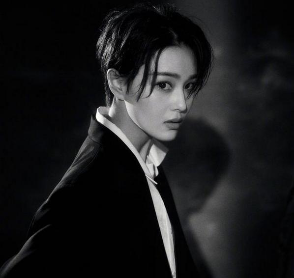 又被骗？张馨予网购消毒液收到空瓶，化身“柯南”分析骗人动机