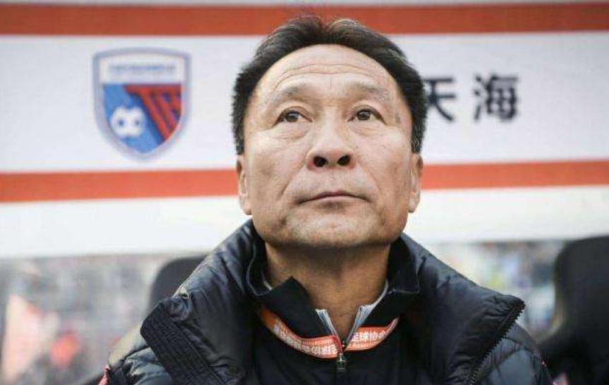 他和日本归化球员打架，46岁跑万米不输国脚，弟子骂他不懂球