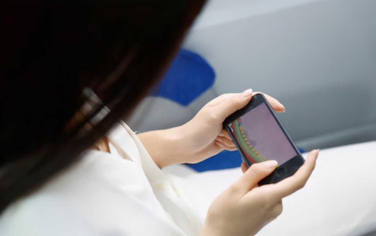 小学生建QQ群,聊天内容让人羞红脸,“无知”惹的祸父母要背锅