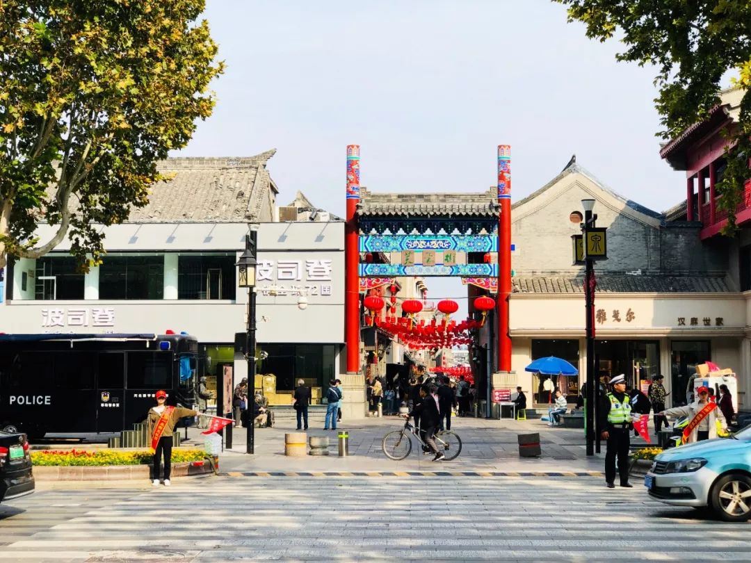 济南泉城路最新变化,济南泉城路限时步行吗