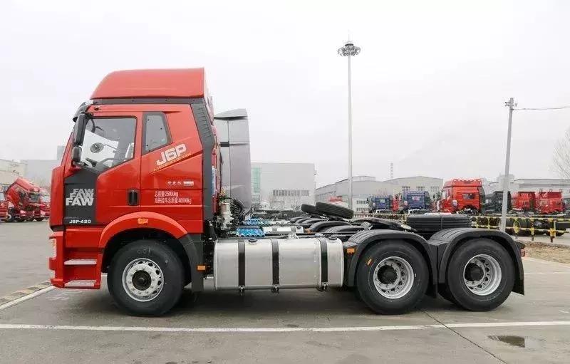 解放j6p最新款2.0有哪些安全配置,解放j6p420牵引车自重多少
