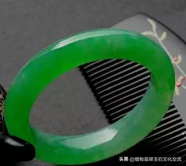 翡翠手镯的水头怎么看好坏,翡翠手镯的基本知识大全