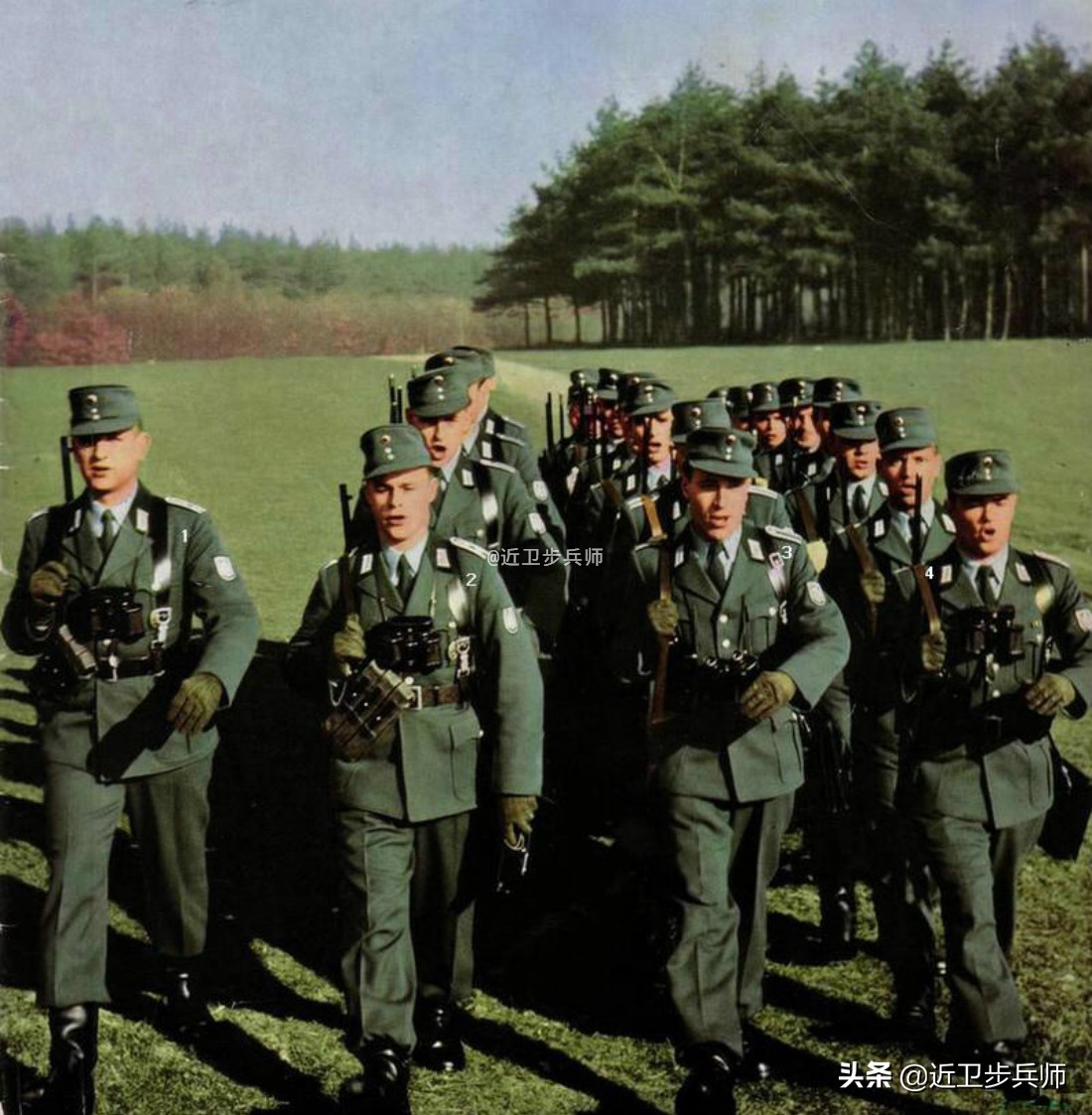 二战德国军用钢盔,二战德国钢盔战损