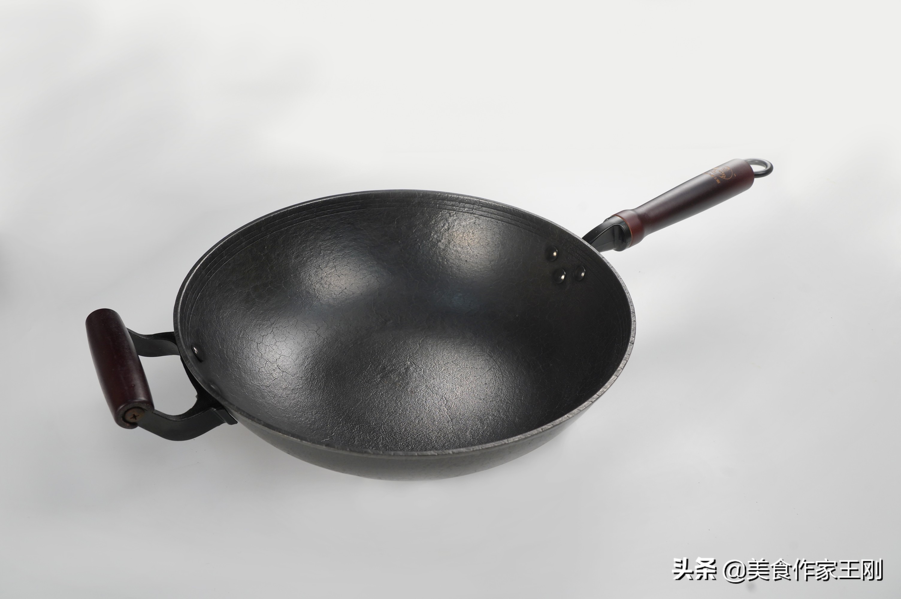 为什么食材粘锅,不粘锅出现粘锅了怎么补救