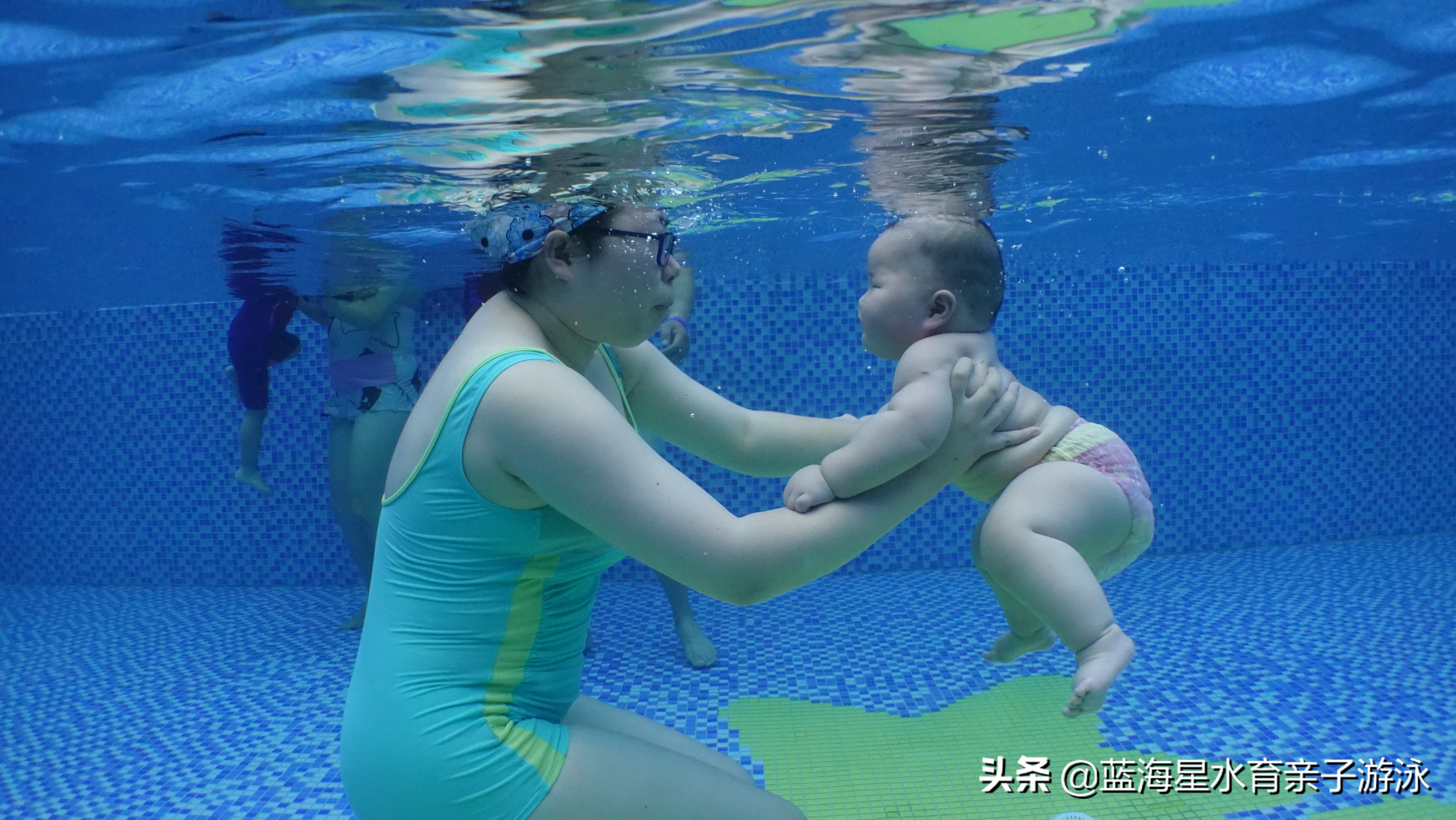 宝宝游泳池视频大全1-3岁,宝宝婴幼儿游泳池