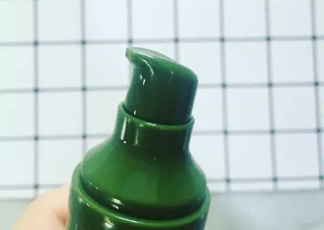 张馨予用的是什么眼霜,张馨予美致颜眼部精华乳