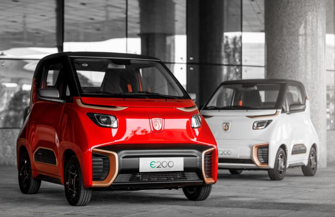 开宝骏E200回家过年，跑高速走泥路，还能塞行李，车主：比较满意