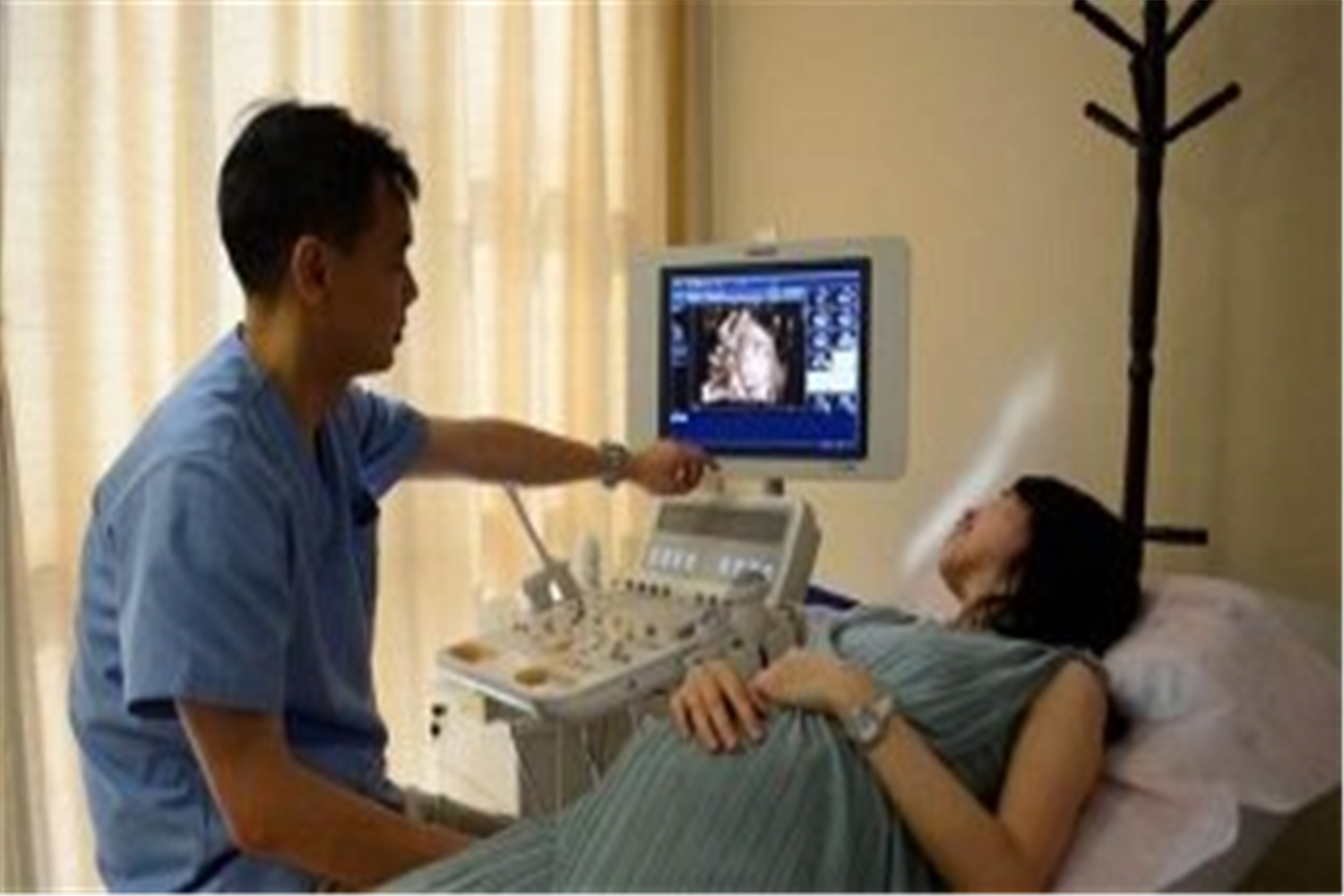 怀了一个懒宝宝,孕妈做四维彩超宝宝不配合