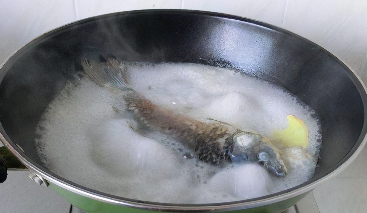 煮鱼汤怎么煮才好喝,直接煮鱼汤怎么炖才能好喝