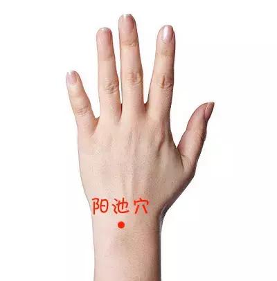 肚脐以下冷是湿热还是寒湿,肚脐下面越来越大是因为宫寒么