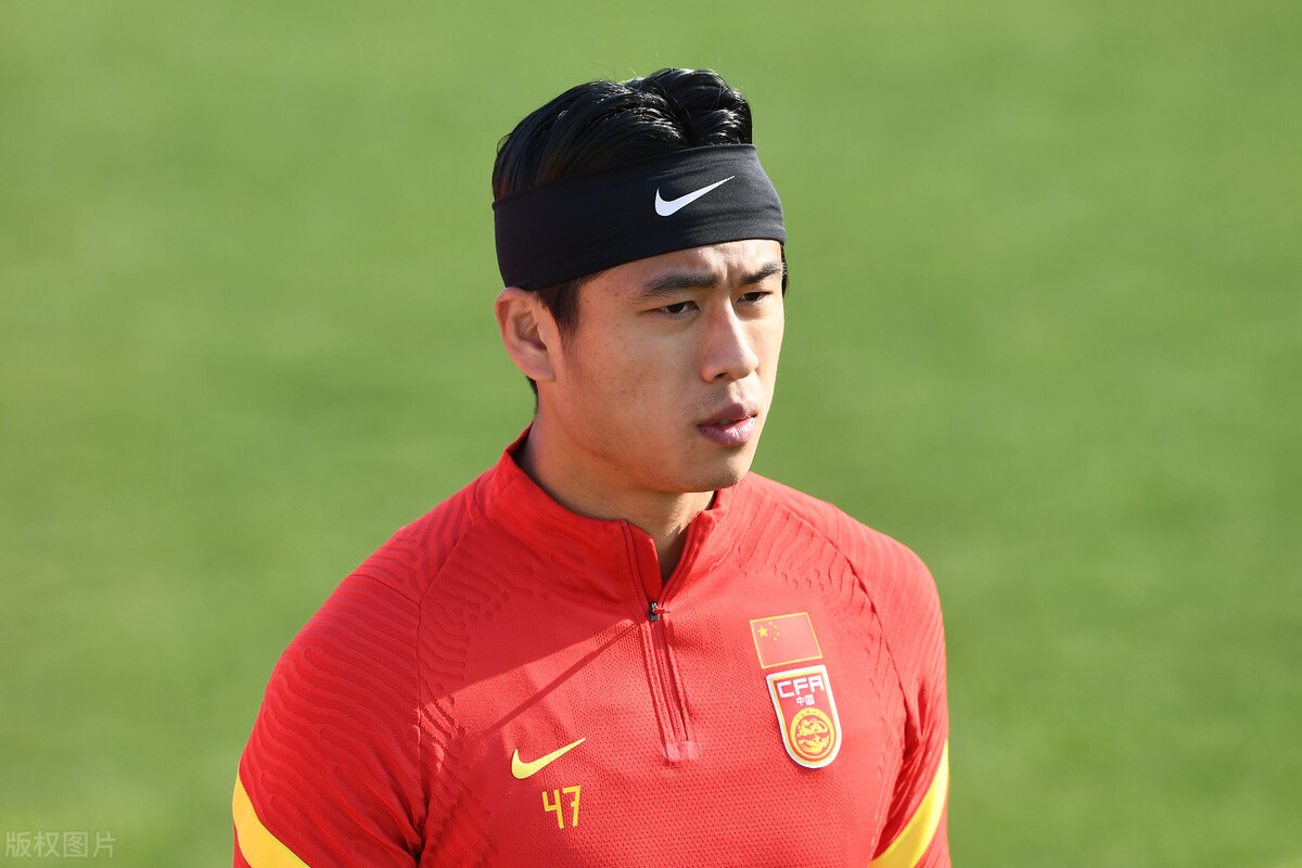 国足来了,武汉卓尔对河南嵩山龙门热身赛