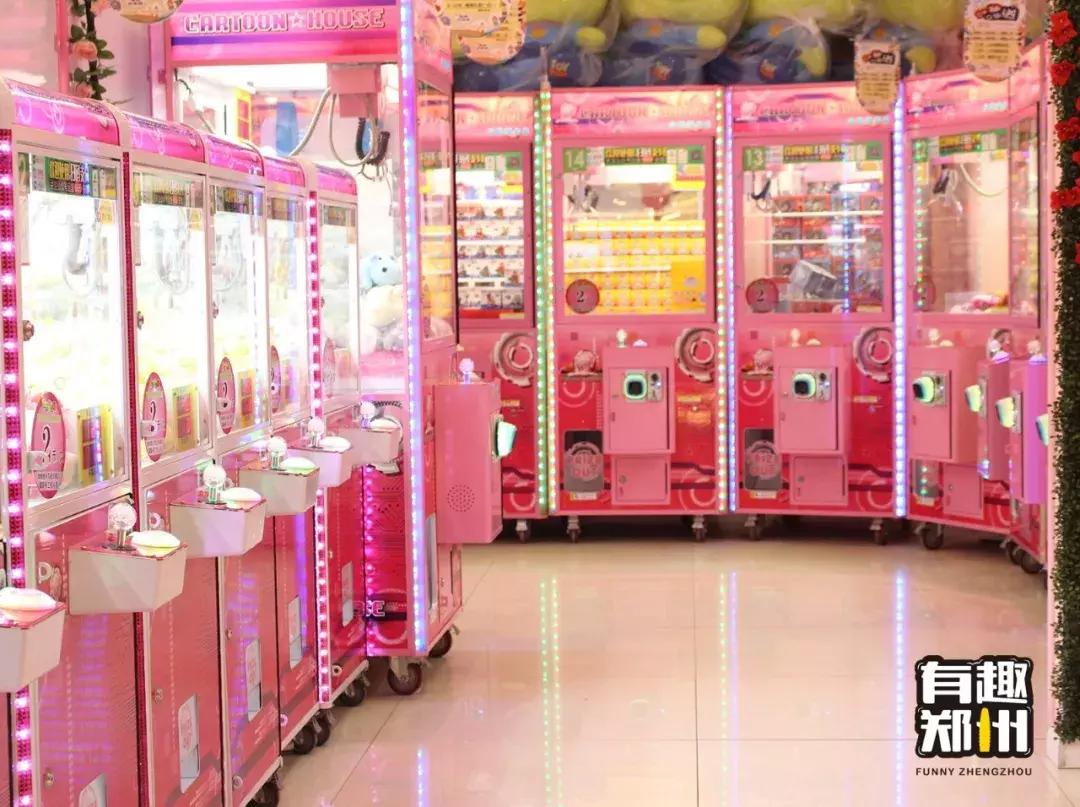 100块钱在电玩城抓娃娃,100块钱抓娃娃挑战电玩城