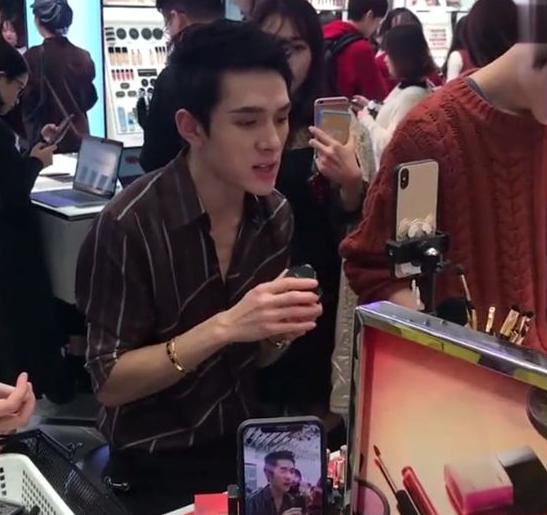 带货一哥李佳琦个人资料,带货一哥李佳琦简介