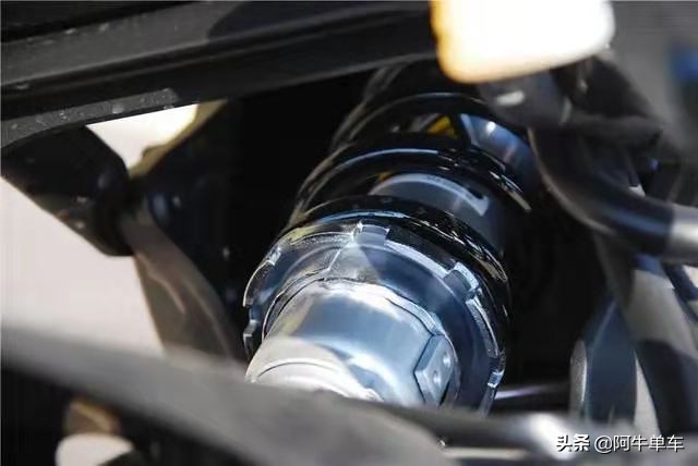 雅马哈mt09暴力驾驶大片,西装暴徒雅马哈mt09