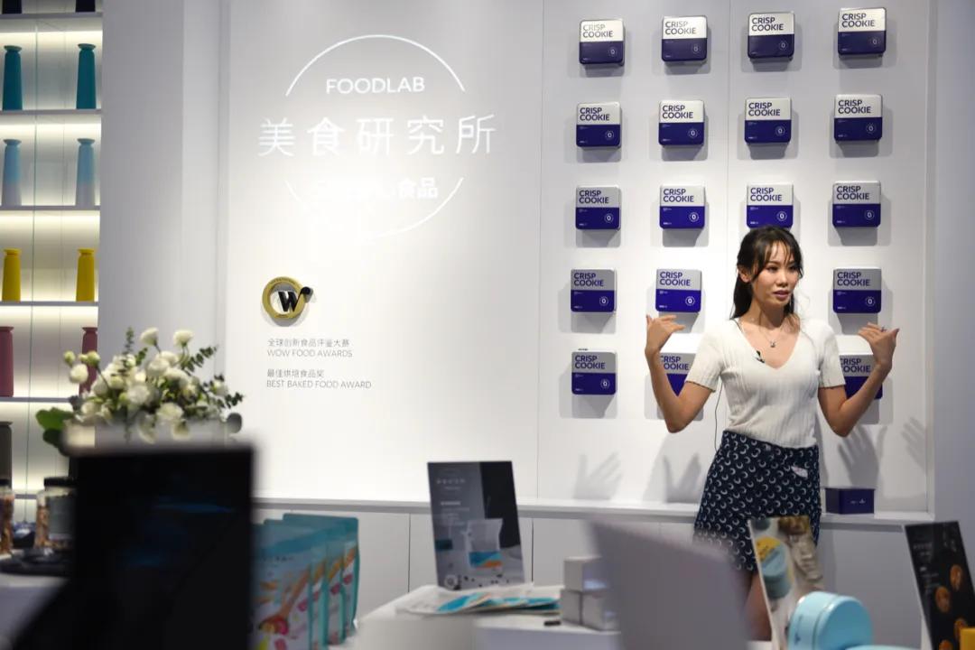 国产家轿不将就，现场堪比迪士尼，北京车展除了新车还看些啥？