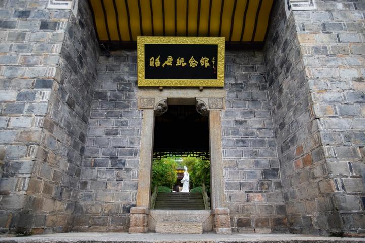 宜昌这个地方产美女，有一个大家都认识，现在还能让熊孩子涨知识