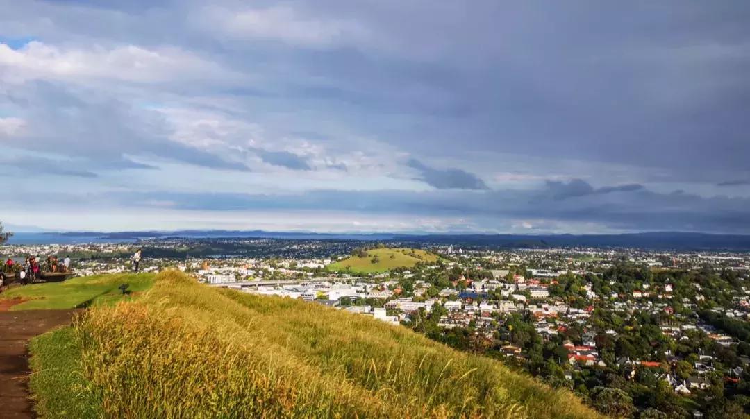 比国内油价还高三四块！这地方奔驰不如日系车受欢迎！