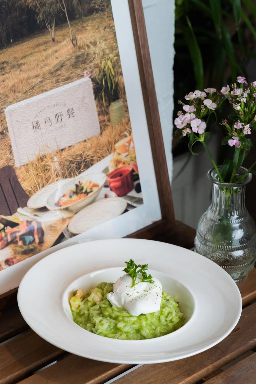 之心城这家餐厅堪称“西餐界CHANEL”,小姐姐们都抢着去