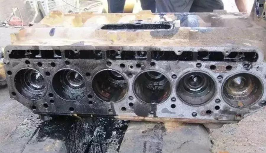 机油进水导致启动困难,机油进水了还能开多久