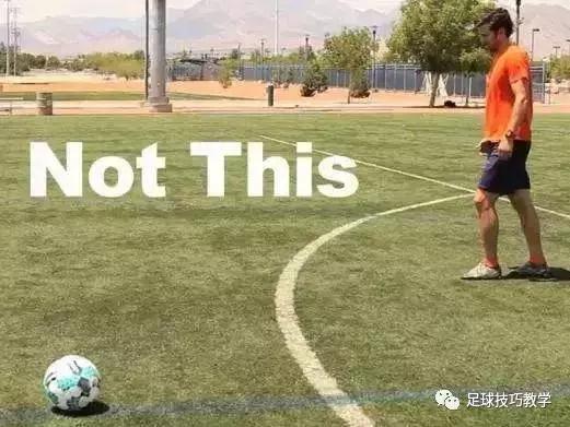如何踢出梅西的弧线球,足球技巧任意球教程