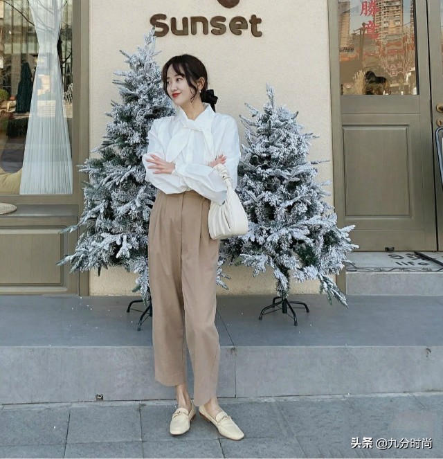 入春第一双鞋不知道怎么选？一双“平头鞋”就足够，时髦整个春天