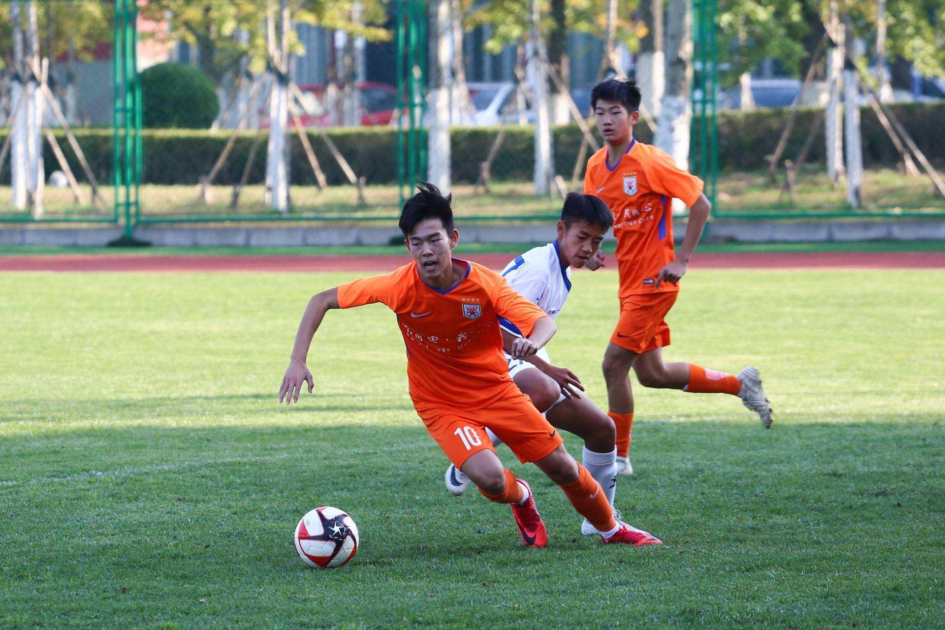 鲁能青训留洋韦世豪,韦世豪留洋鲁能足校