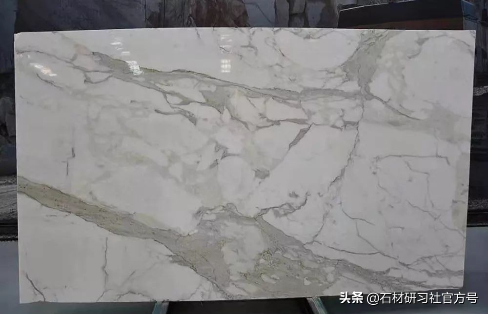 雪花白鱼肚白的区别,鱼肚白和雪山白的区别