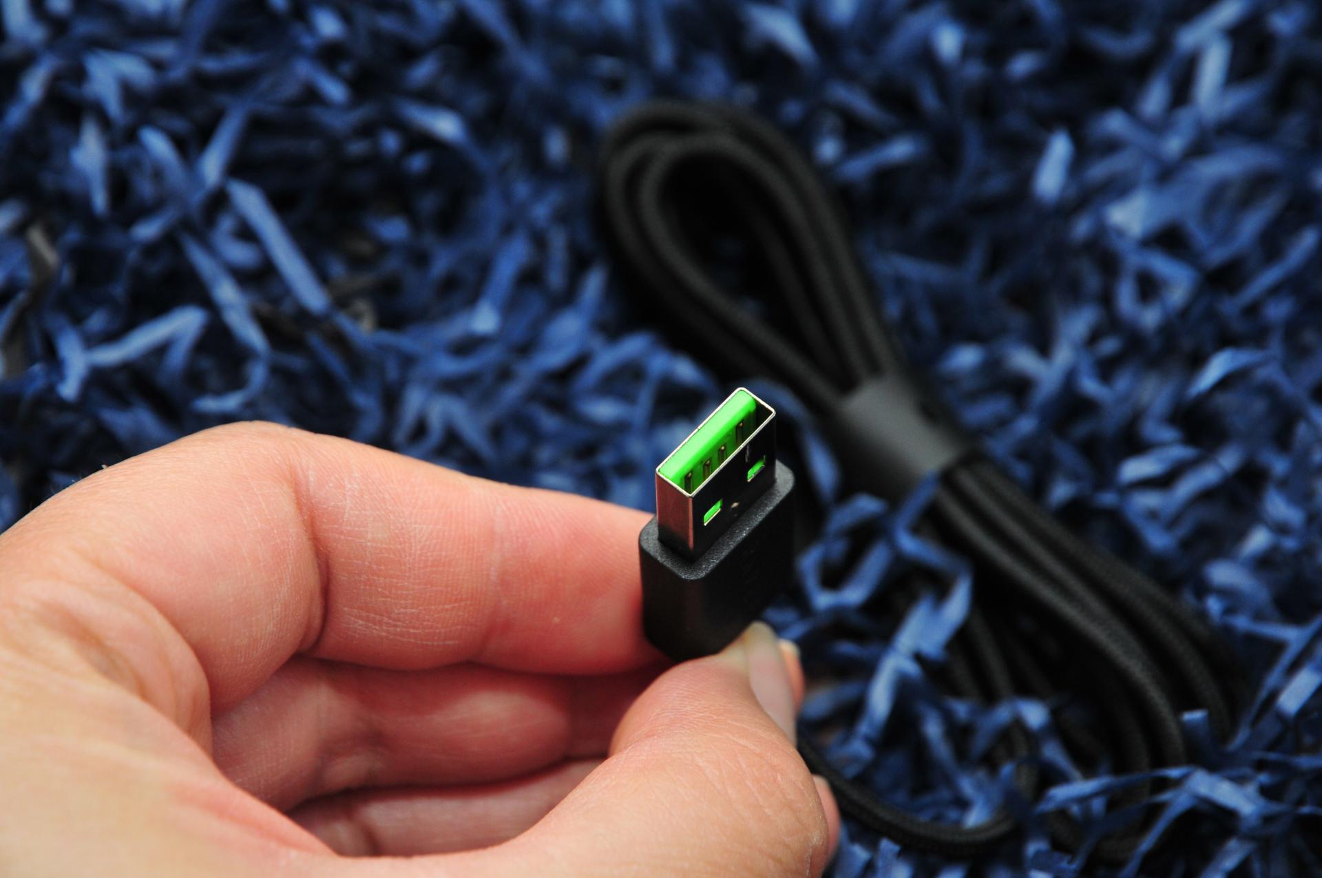 雷蛇蝰蛇鼠标测评,雷蛇毒蝰8khz有线游戏鼠标评测