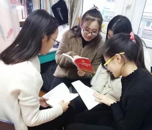 刚上初中被学姐针对应该怎么办,大学生刚开学被室友针对