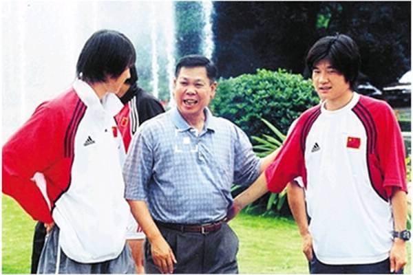 他是战争弃儿，在孤儿院长大，20年前却缔造中国第一的饮料品牌