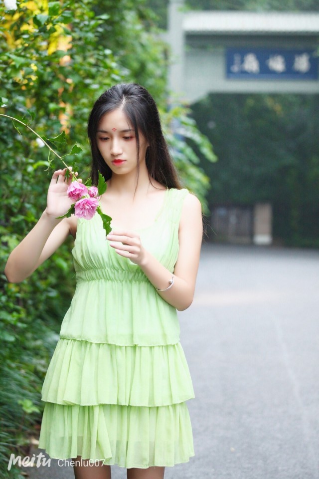 留在岁月深处的人的现代诗,现代情诗惊艳