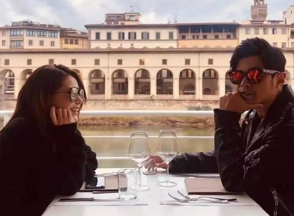 周杰伦在哪遇见了昆凌,周杰伦几时与昆凌交往