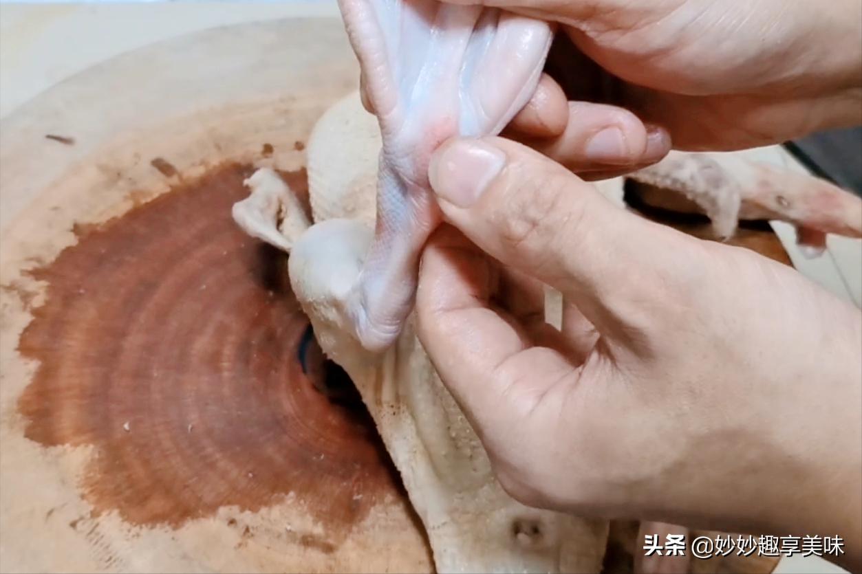 鸭肉怎么处理最好吃,买的鸭肉要不要过水