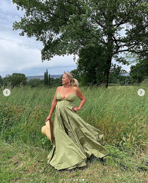 因为太穷，”乡下小伙”做的衣服口袋都没有，一言不合就关店种地