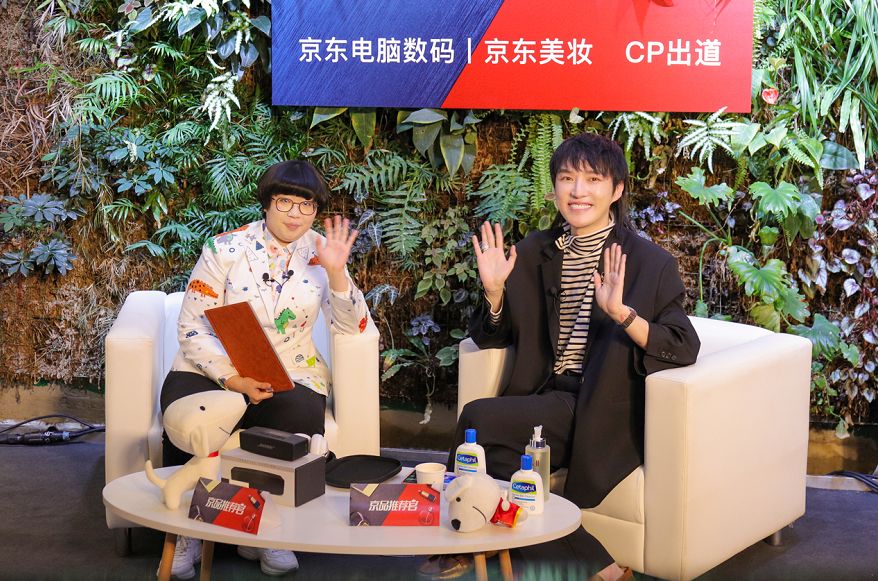 肖骁说更喜欢在颜如晶身边的自己,颜如晶肖骁一起参加了什么节目