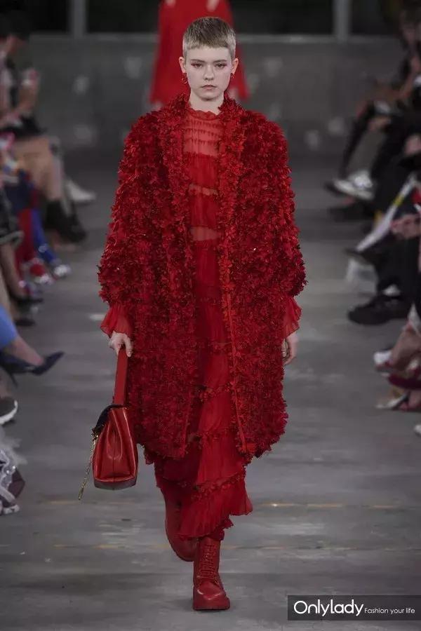 张艺兴valentino东京神图,张艺兴valentino秀场表演