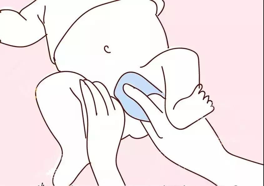 为什么宝宝换尿布时一直哭闹,8个月宝宝换尿不湿脊柱受损