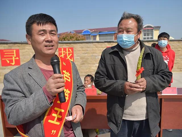 河南上蔡:诞生“芦笋王”单棵拍卖300元