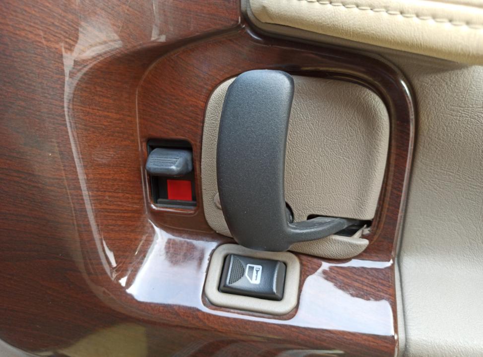 和埃尔法抗衡的保姆车,一百多万的保姆车埃尔法