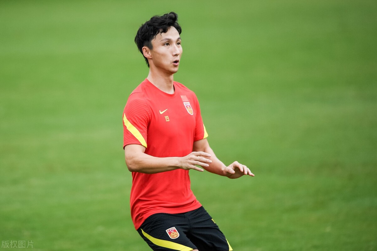 国足李铁吴曦,国足球员离队