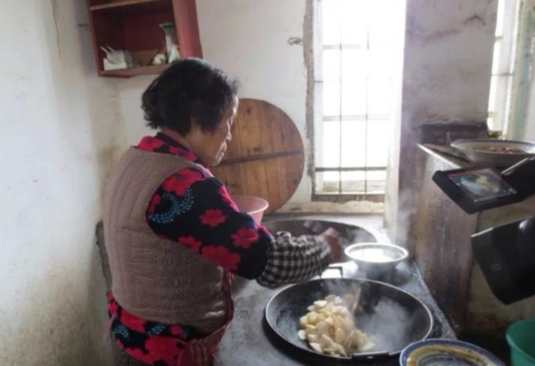 91岁老奶奶打造一座千年瓷宫,80岁老人打造千年瓷宫在哪