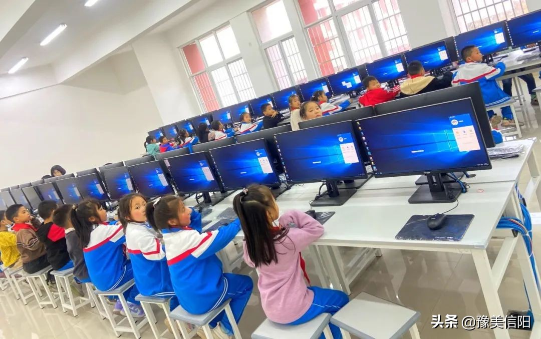 不忘初心同心同行—琵琶山学校第二届家校共同发展委员会成立大会