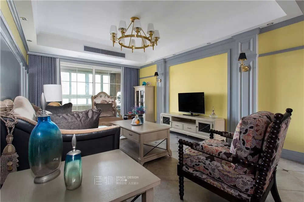 家里装修墙壁太单调怎么办,家里空白墙面怎么装饰实用