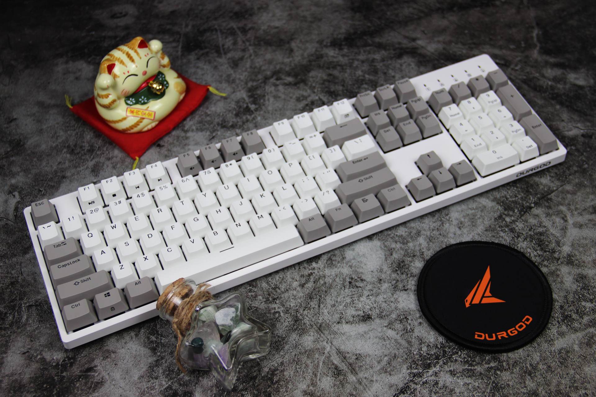 推荐一款新手使用的青轴机械键盘,银轴冰蓝灯机械键盘推荐