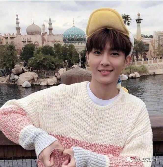 炎亚纶扮超级英雄,炎亚纶人物志