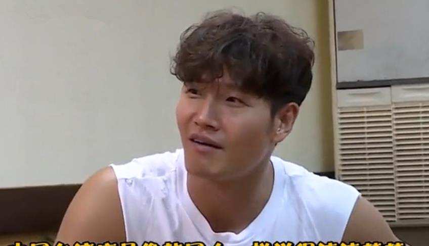 *钟金**国和小弟逛天朝美食店,被店员的这一举动惊到,网友:人才