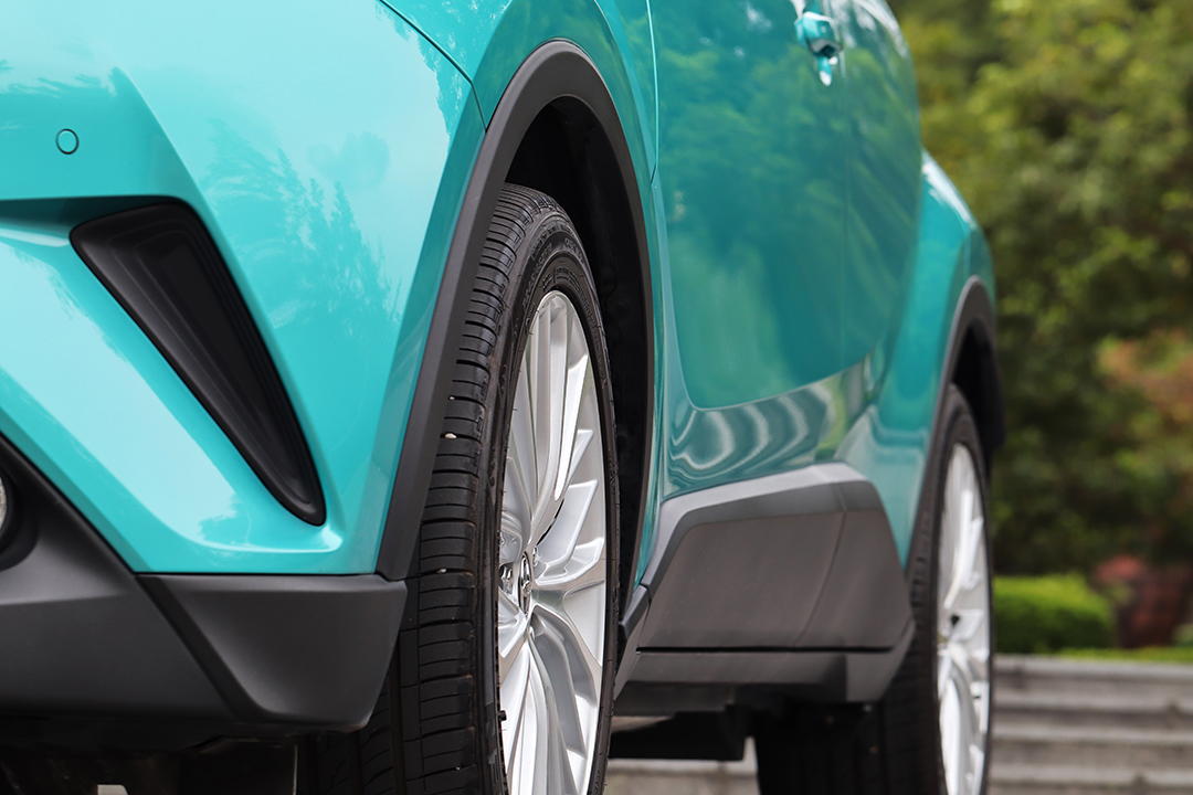 chr换18寸轮胎可以升高多少,chr更换225轮胎更稳了