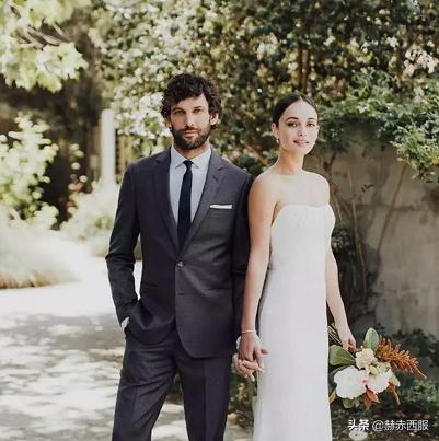 夏季婚礼西装穿搭高级感,夏季室外婚礼新郎穿什么颜色西装