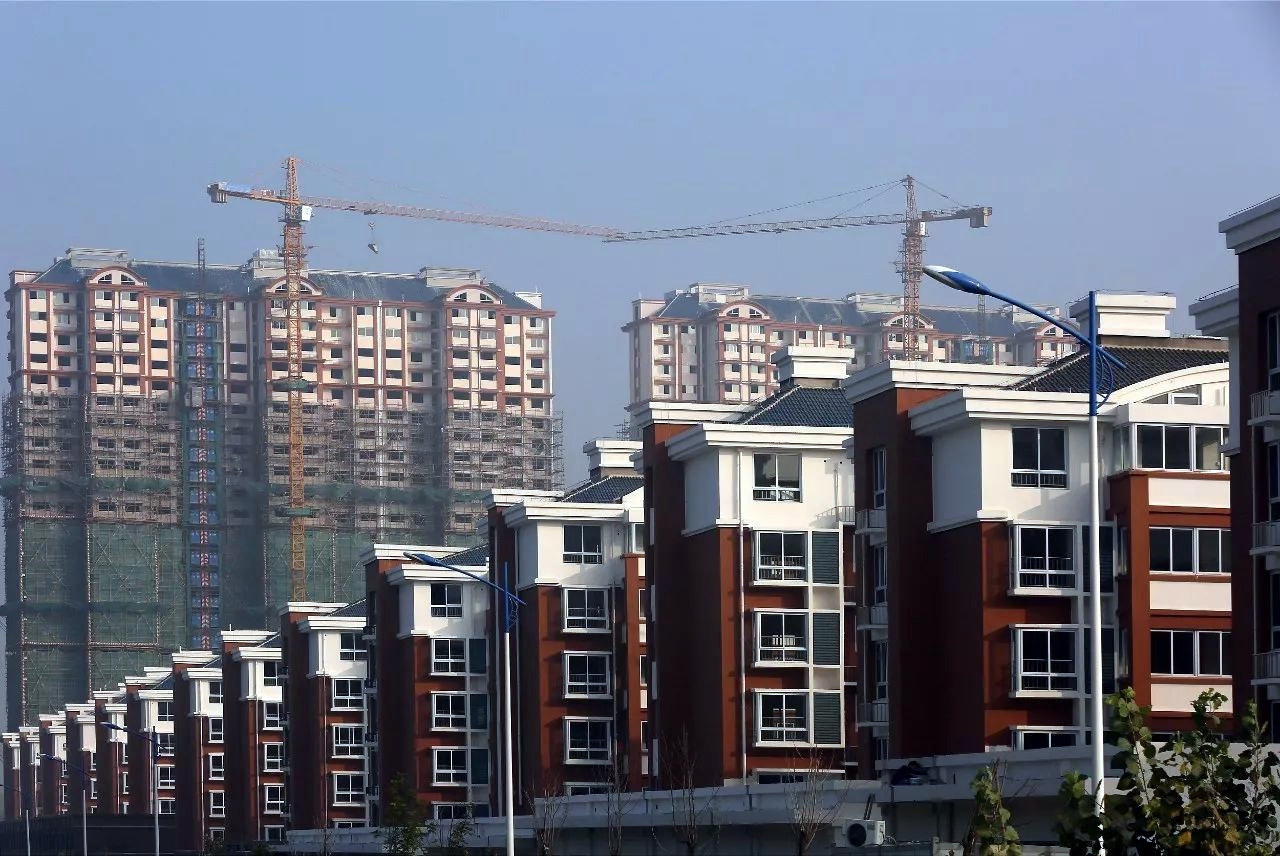 买130万的二手房要交给中介多少钱,买二手房找中介还是自己买划算