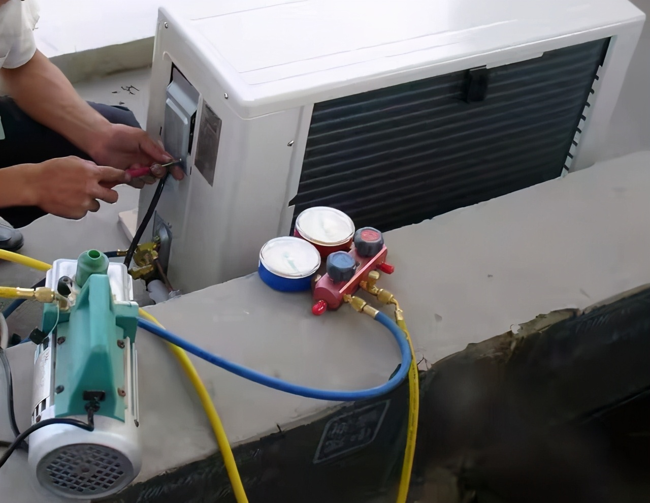 中央空调漏水的原因及维修方法,中央空调漏水的原因及处理方法